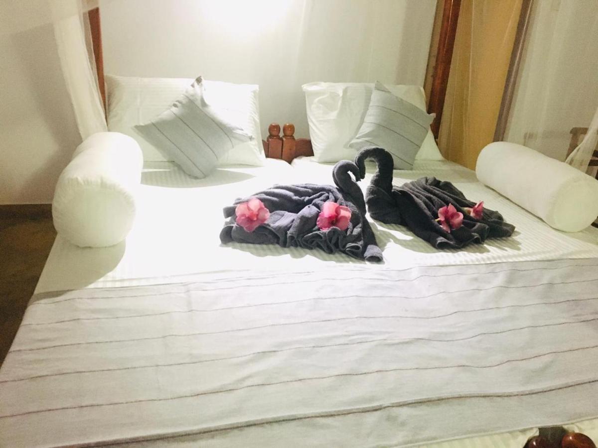 Dilena Beach Inn Tangalle Buitenkant foto