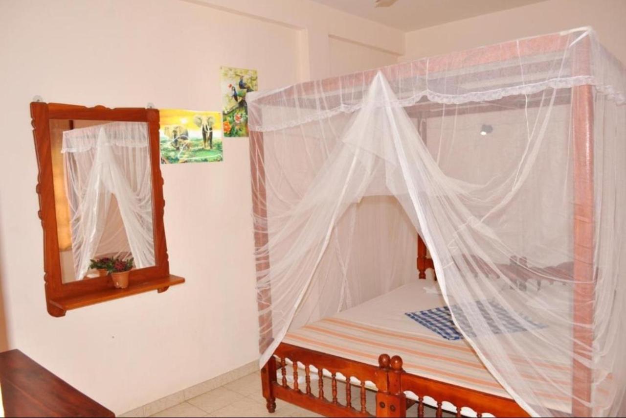 Dilena Beach Inn Tangalle Buitenkant foto