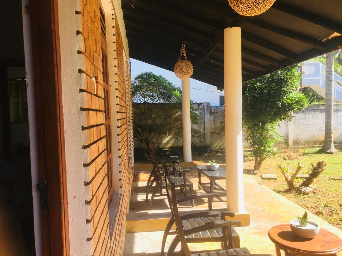 Dilena Beach Inn Tangalle Buitenkant foto