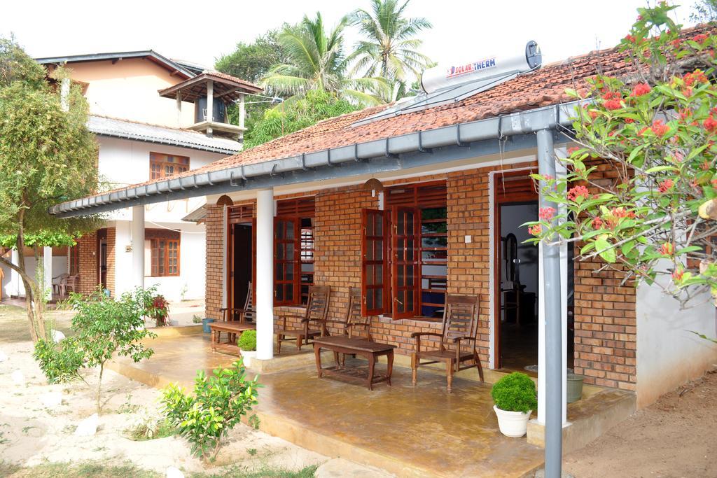 Dilena Beach Inn Tangalle Kamer foto